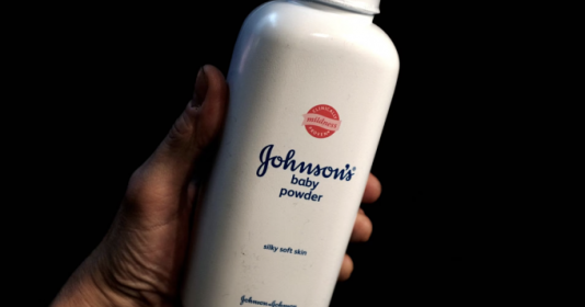Vụ kiện phấn rôm gây ung thư: Johnson &amp; Johnson phải chi gần 9 tỷ USD để dàn xếp 