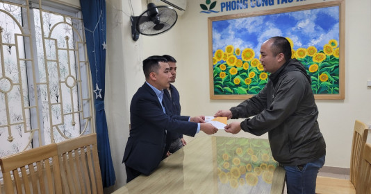 Đại diện Bảo hiểm tới thăm hỏi, động viên các nạn nhân bị tai nạn ở đường Võ Chí Công