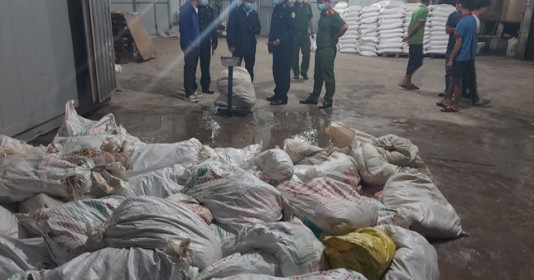 Bắc Ninh: Tiêu hủy hơn 7 tấn lòng lợn chưa qua sơ chế, bốc mùi hôi thối
