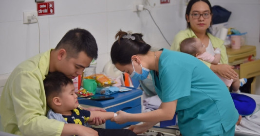 Hà Nội: Nhiều trẻ nhỏ gặp biến chứng viêm phổi, viêm tiểu phế quản, suy hô hấp