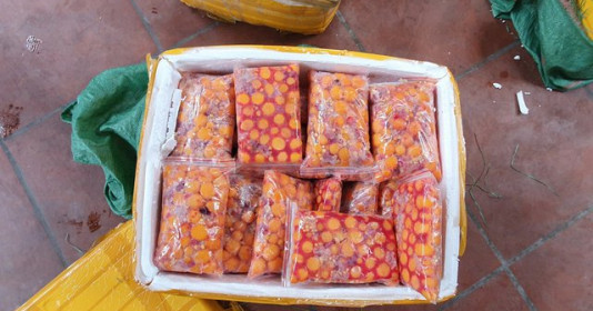 Hà Nội: Phát hiện gần 1 tấn trứng non bốc mùi
