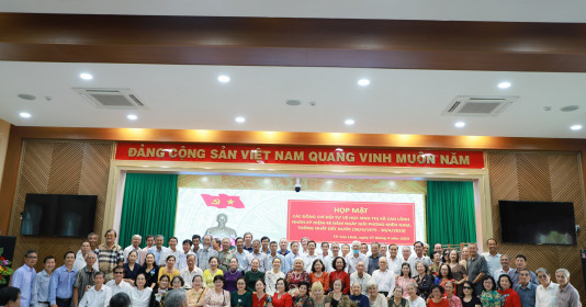 Đội tự vệ học sinh thị xã Cao Lãnh họp mặt kỷ niệm 48 năm Ngày Giải phóng miền Nam