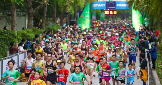 Những khoảnh khắc khó quên trên đường đua Ecopark Marathon 2023 