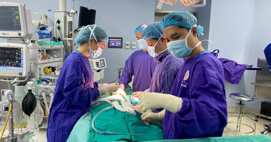 Biến chứng nặng vì tiêm filler tăng vòng ngực