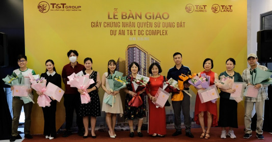 Cư dân T&amp;T DC Complex chính thức nhận bàn giao giấy chứng nhận quyền sử dụng đất