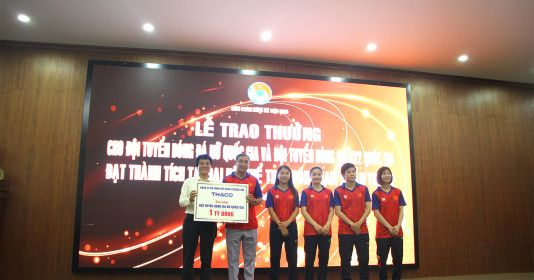 THACO trao tặng 1 tỷ đồng cho Đội bóng đá nữ Quốc gia vô địch tại SEA Games 32