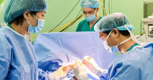 Trẻ bỏng nặng và hoại tử da do chà sát với máy chạy bộ tại nhà