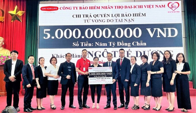 Dai-ichi Life Việt Nam chi trả 5 tỷ đồng cho gia đình nam sinh đuối nước tại Bắc Ninh