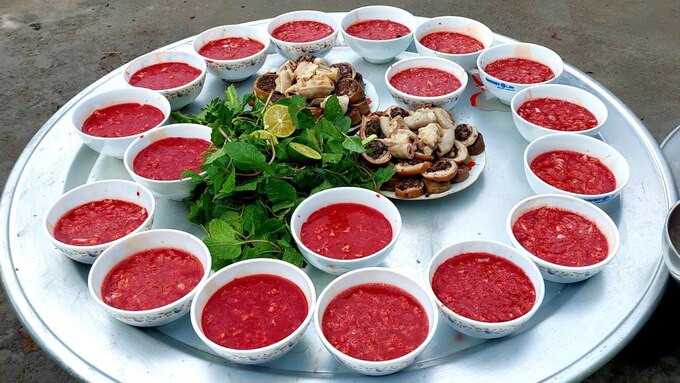 Bị điếc sau 2 ngày ăn tiết canh
