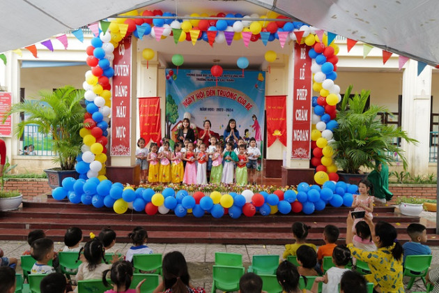 Vinamilk &amp; quỹ sữa cùng hơn 11.000 trẻ em khó khăn đón năm học mới