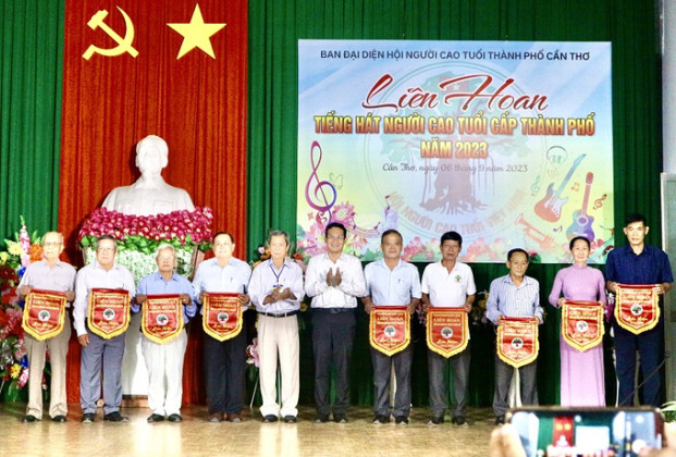 Liên hoan Tiếng hát Người cao tuổi thành phố Cần Thơ