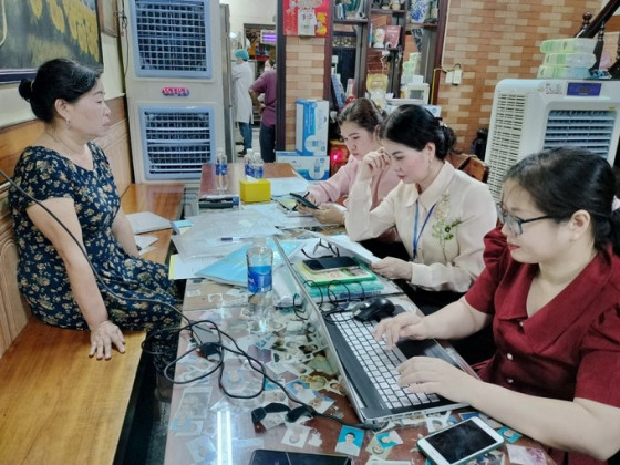 Ngộ độc thức ăn hàng loạt nghi ngờ do ăn bánh mì tại Hội An