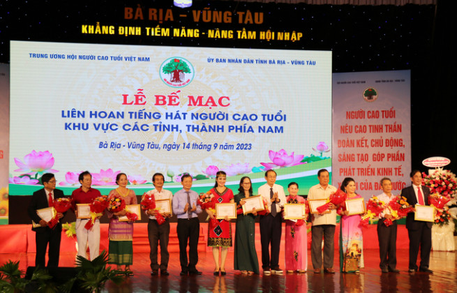 Lễ bế mạc và trao thưởng liên hoan tiếng hát Người Cao tuổi khu vực các tỉnh phía Nam năm 2023