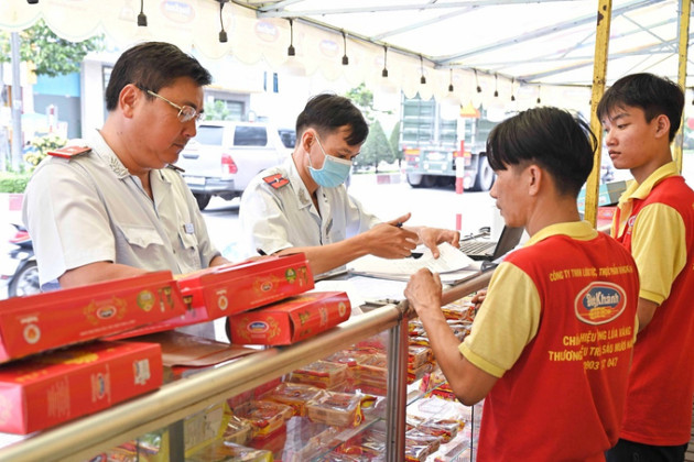 Long An tăng cường kiểm tra an toàn thực phẩm trong dịp Tết Trung thu