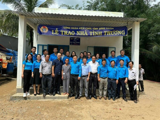 Bình Thuận trao tặng nhà tình thương cho hộ nghèo có hoàn cảnh khó khăn