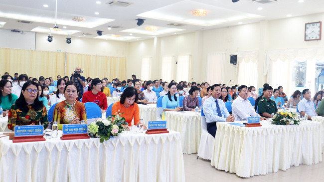 Long An: Biểu dương mẹ đỡ đầu và trẻ mồ côi vượt khó giai đoạn 2021 – 2023