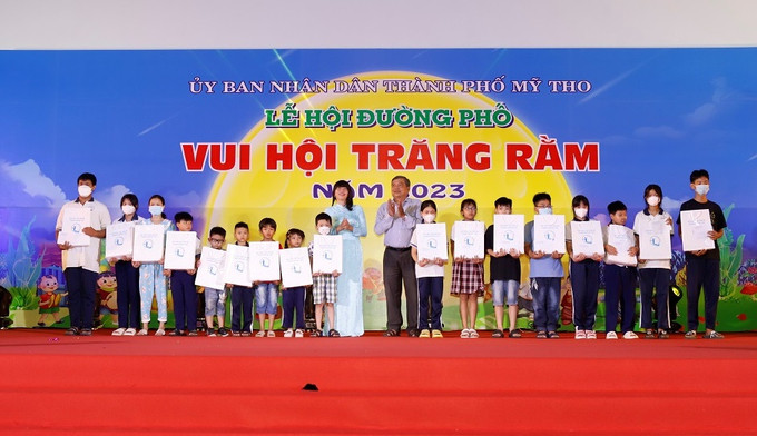 Tiền Giang: Thành phố Mỹ Tho rộn ràng lễ hội đường phố "vui hội trăng rằm"