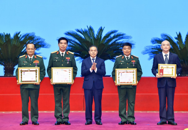 Cố Thiếu tướng Hoàng Thế Thiện được truy tặng Huân chương Anh dũng hạng Nhất của Lào