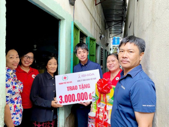 Hội Chữ thập đỏ TP. Thủ Đức, TP. Hồ Chí Minh thăm và tặng quà đến người cao tuổi