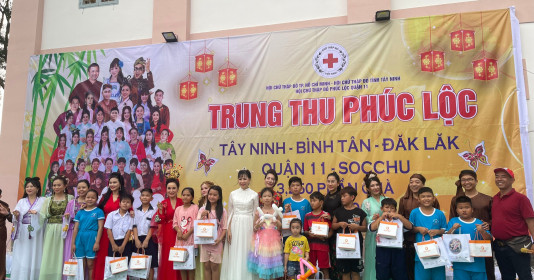 Văn phòng đại diện VACHE tặng quà cho các em thiếu nhi có hoàn cảnh khó khăn tại Tây Ninh và Lâm Đồng