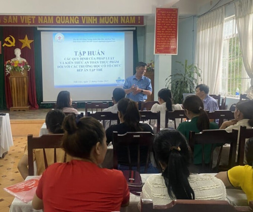 Kon Tum: Tập huấn kiến thức và các quy định của pháp luật về an toàn thực phẩm đối với các trường học có bếp ăn tập thể