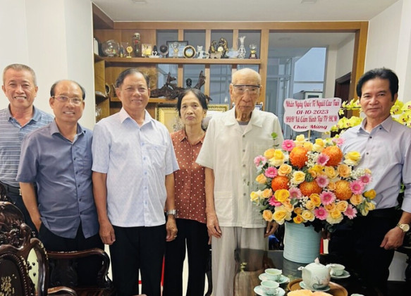 Hội đồng hương Cẩm Bình tại TP. HCM: Thăm và chúc thọ Nguyên Bí thư tỉnh Nghệ Tĩnh Nguyễn Kỳ Cẩm