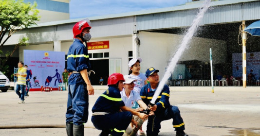TP. Đà Nẵng hướng dẫn kỹ năng PCCC và CNCH với phương tiện, thiết bị thực tế