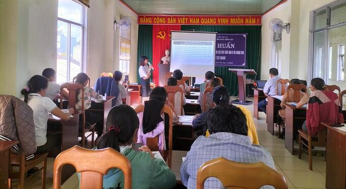 Gia Lai: Tập huấn xét nghiệm protein niệu, sàng lọc HIV, viêm gan B và giang mai bằng test nhanh