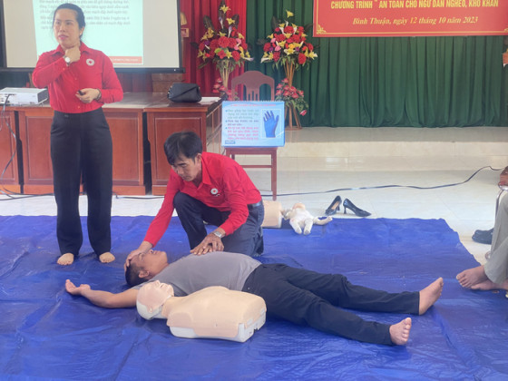 Bình Thuận: Tổ chức lớp sơ cấp cứu và phổ biến kiến thức pháp luật cho ngư dân