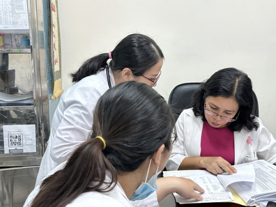 TP. HCM: Suy thận nặng vì uống cỏ mực, dùng viên uống trắng da không rõ nguồn gốc