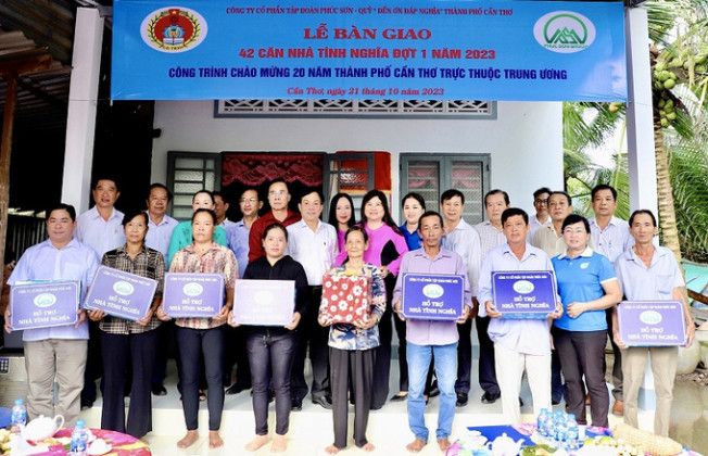 Cần Thơ: Bàn giao 8 căn nhà tình nghĩa cho gia đình chính sách tại huyện Phong Điền