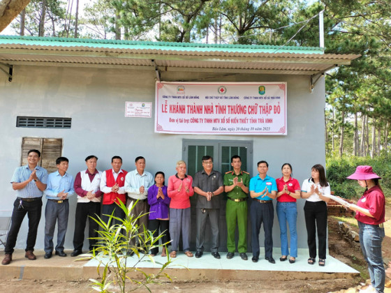 Lâm Đồng: Bàn giao nhà tình thương cho hộ nghèo xã B’Lá