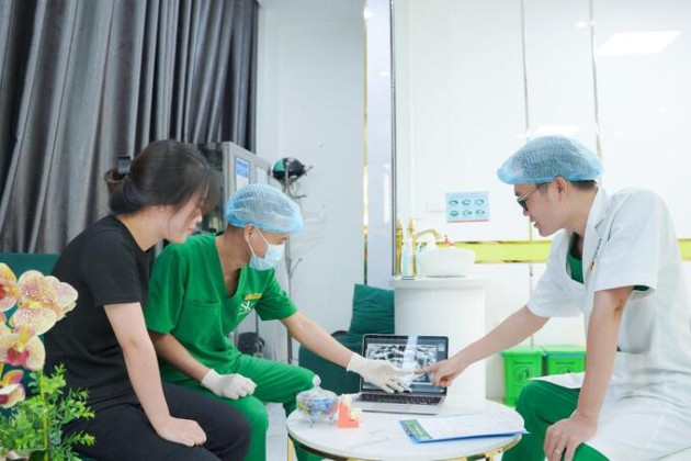 Bác sĩ Nguyễn Minh Tiến chia sẻ về dán sứ công nghệ cao ít can thiệp vào răng gốc