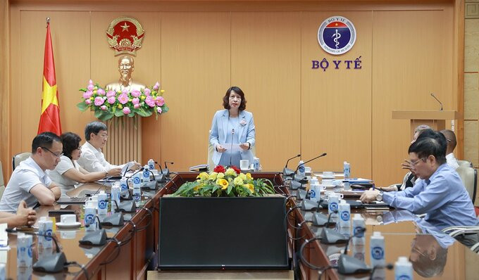 Bộ Y tế tổ chức hội nghị trực tuyến bàn giao tủ lạnh chuyên dụng bảo quản vắc-xin