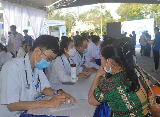 Cần Thơ: Khám chữa bệnh, tư vấn sức khỏe, cấp thuốc miễn phí cho thanh niên công nhân tại khu công nghiệp, khu chế xuất