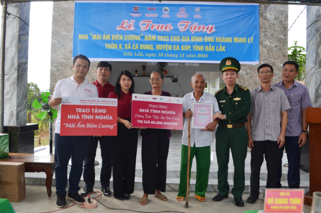 Đắk Lắk: Trao tặng nhà “Mái ấm biên cương” cho hộ nghèo ở biên giới