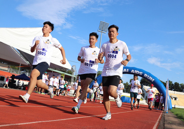Đồng Nai: Hơn 100 người tham gia giải chạy bộ hưởng ứng phòng chống HIV/AIDS