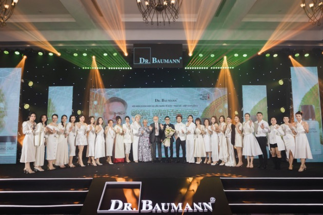 Dr. Baumann mở ra kỷ nguyên tắm trắng da an toàn