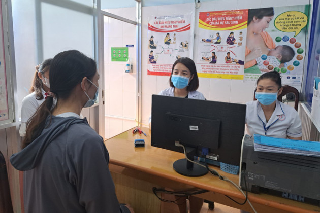 Cho con bú đúng cách để phòng viêm tuyến sữa