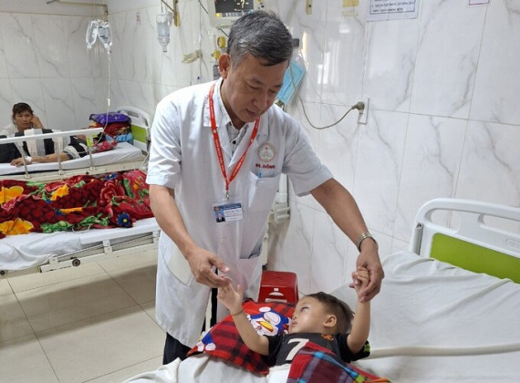 Đắk Lắk: Cấp cứu bệnh nhi bị chấn thương nghiêm trọng do tai nạn giao thông