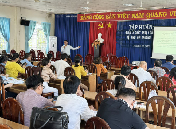 Tây Ninh: Tập huấn về quản lý chất thải y tế và vệ sinh môi trường