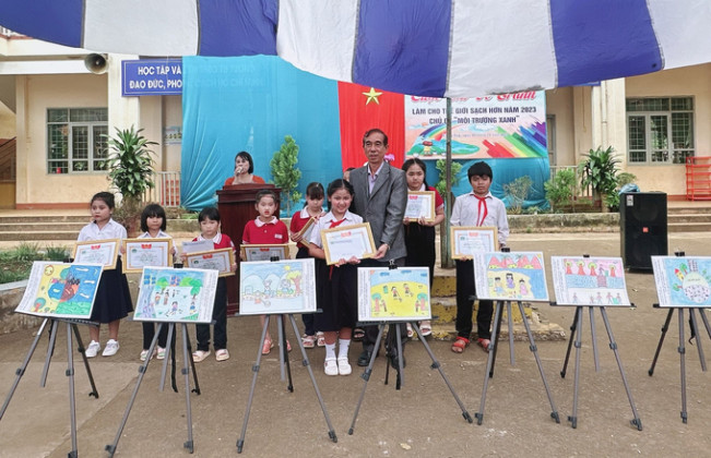 Hội thi vẽ tranh hưởng ứng chương trình “Làm cho thế giới sạch hơn năm 2023” tại Đắk Lắk
