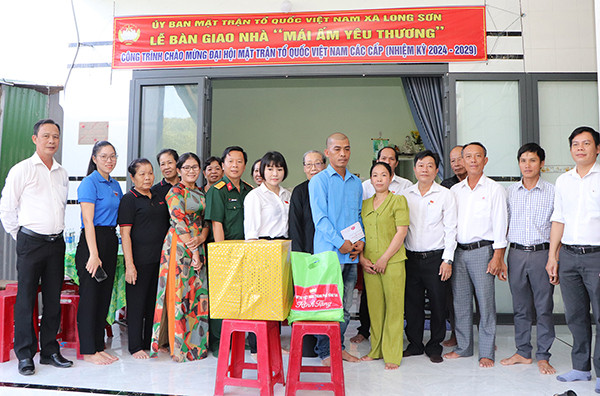 Bà Rịa – Vũng Tàu: Trao mái ấm yêu thương, nhà đại đoàn kết và sinh kế cho người nghèo