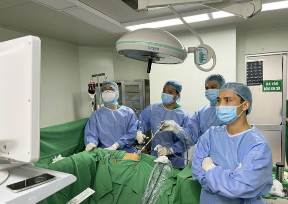 Bệnh viện Đa khoa Trung ương Cần Thơ phẫu thuật nội soi cắt thận bán phần cho bệnh nhân