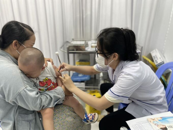 TP. HCM: 2.080 mũi vaccine 5 trong 1 đã được tiêm cho trẻ