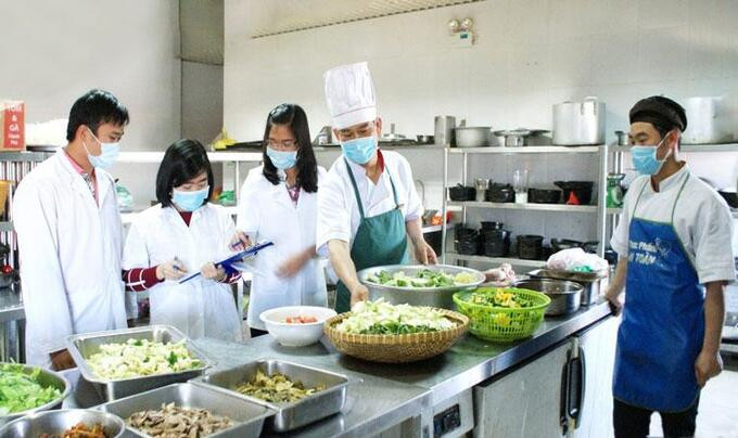 Lâm Đồng: Tăng cường công tác phòng chống ngộ độc thực phẩm tại các trường học
