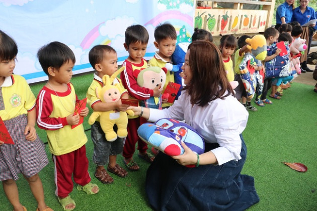Quảng Ngãi: Tổ chức chương trình chia sẻ yêu thương cho trẻ em huyện Sơn Hà