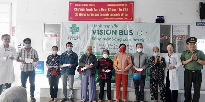 Bà Rịa – Vũng Tàu: Khám bệnh và tặng thẻ bảo hiểm y tế cho người dân huyện Đất Đỏ