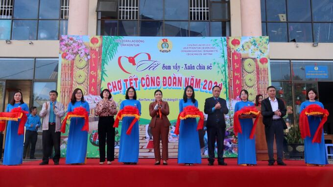 Kon Tum: Khai mạc chương trình “Tết sum vầy - Xuân chia sẻ” và "Chợ Tết Công đoàn tỉnh Kon Tum" năm 2024
