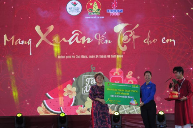 TP. HCM: Chăm lo Tết cho 200 trẻ mồ côi, hoàn cảnh khó khăn